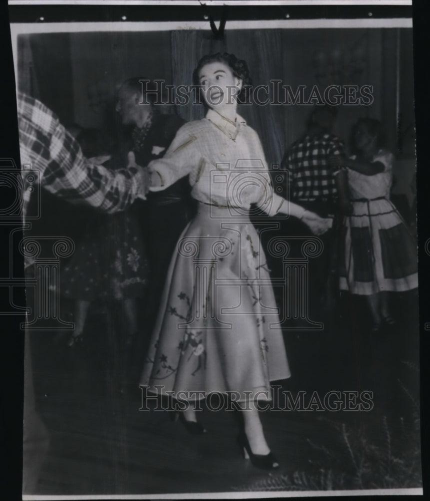 1951 Press Photo Elizabeth II of Royal family square dances in Ottawa, Canada.- Historic Images