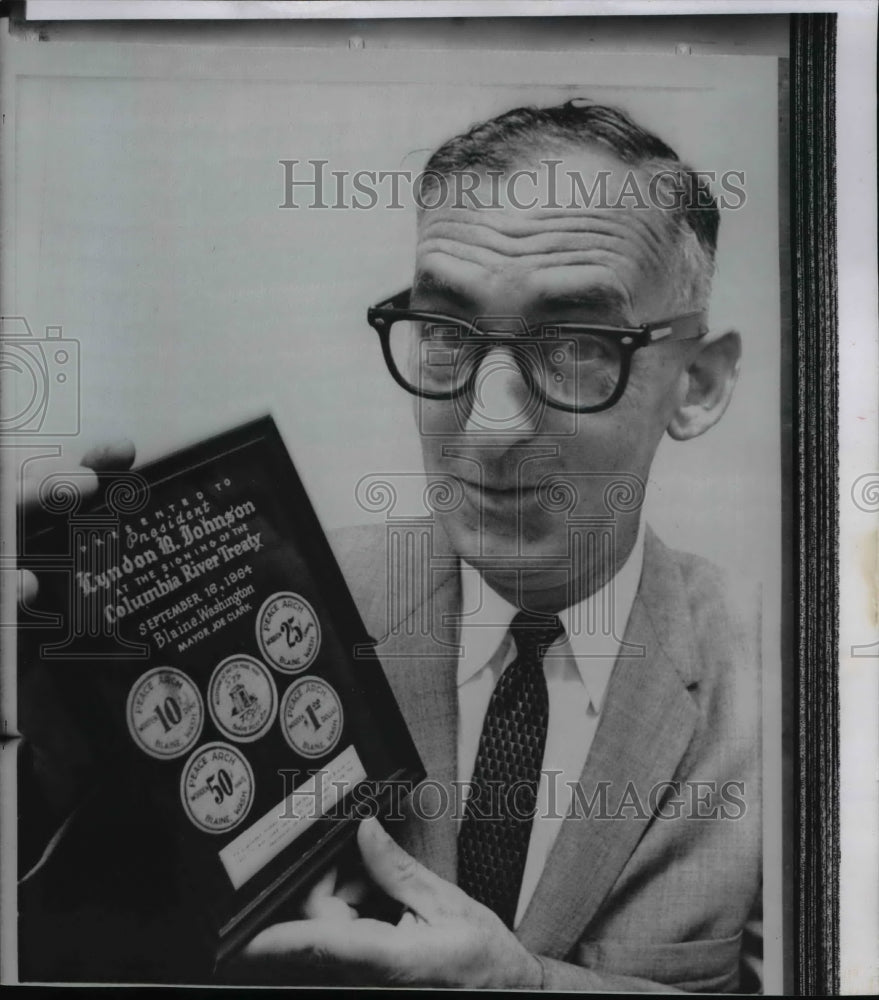 1964 Press Photo Mayor Joe Clark holding plaque of wooden money - spw04342- Historic Images