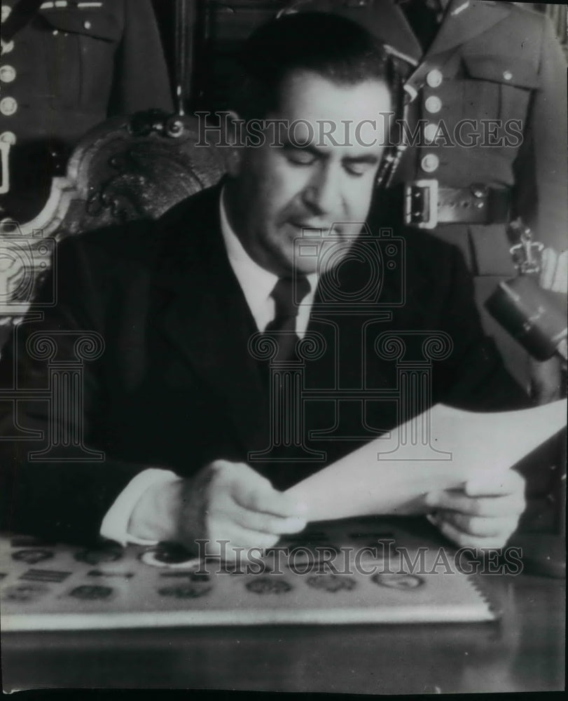 1941 Press Photo President Avila Camacho delivering a radio speech - spw04885- Historic Images