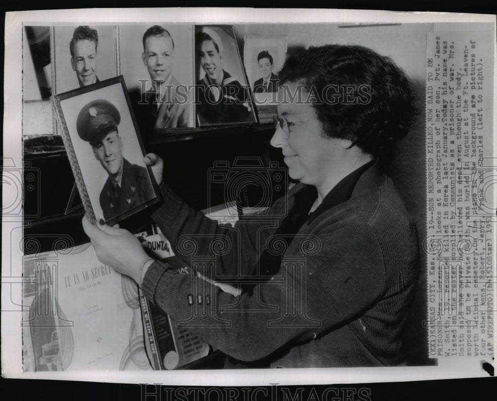 1951 Press Photo Mrs. Lorene Smith looks at a photo of her son, Pvt. James Smith- Historic Images