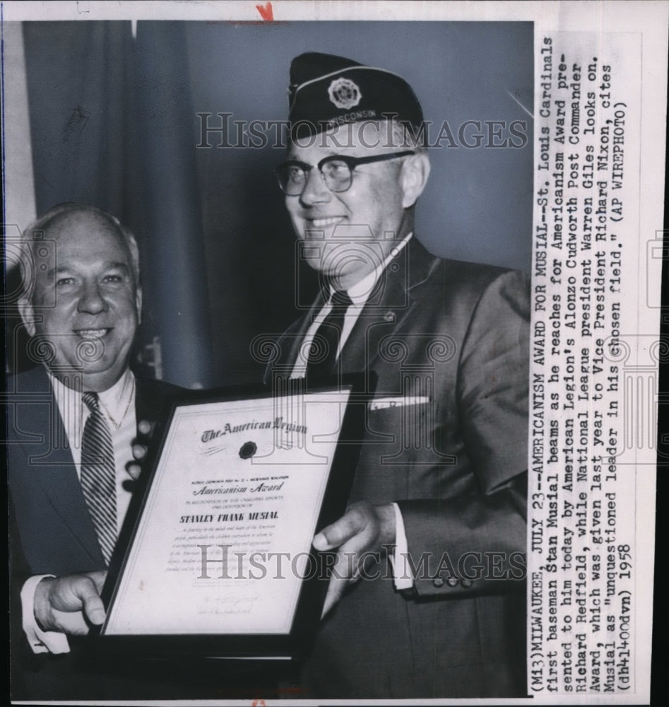 1958 Press Photo St. Louis Cardinals first baseman Stan Musial receives award.- Historic Images