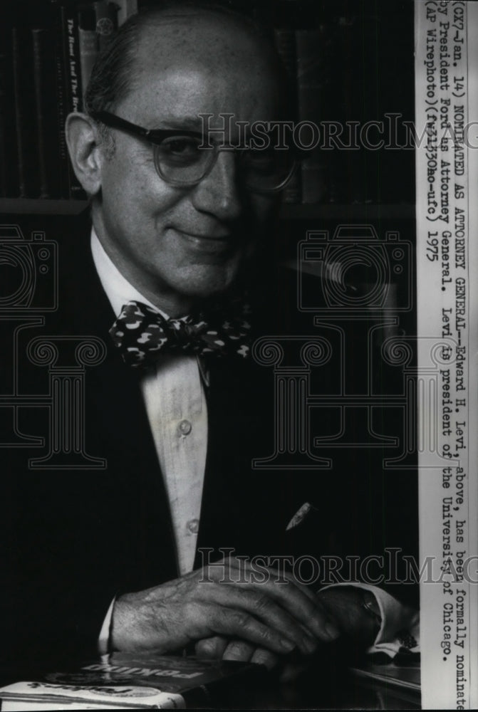 1975 Press Photo Edward H. Levi posing at his desk - spw07831- Historic Images