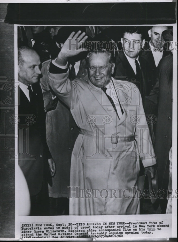 1960 Press Photo Yugoslavia President Tito waves after arrival in New York- Historic Images