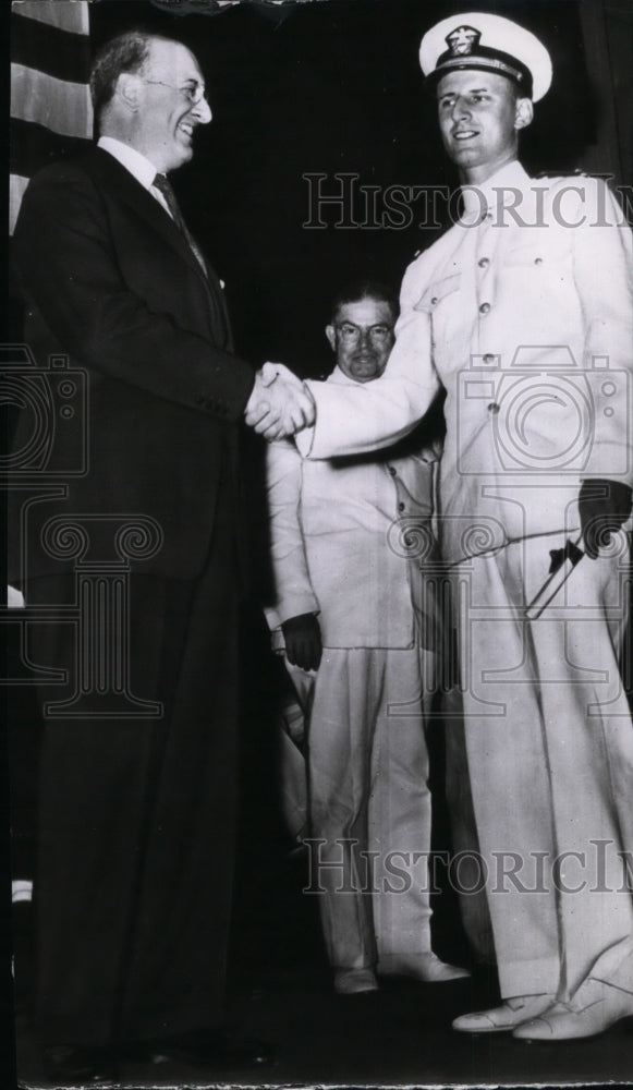 1941 Press Photo Secretary of Treasury Morgenthau, clasps hands with his son.- Historic Images