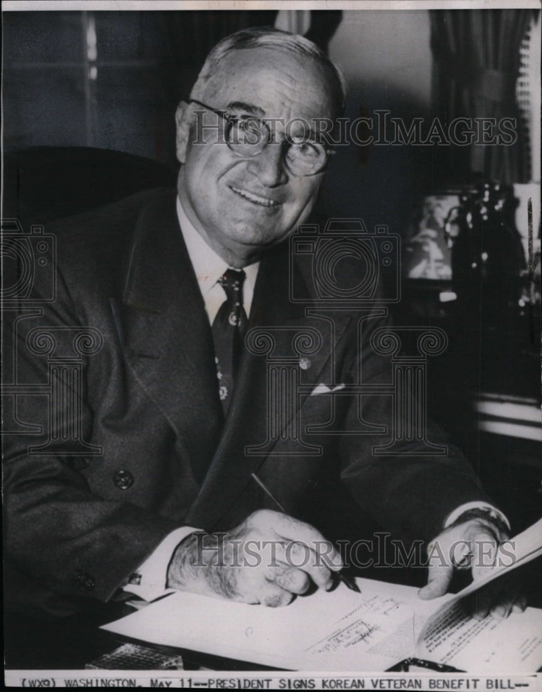 1951 Press Photo President Truman signs Korean Veteran Benefit Bill - spw10541- Historic Images