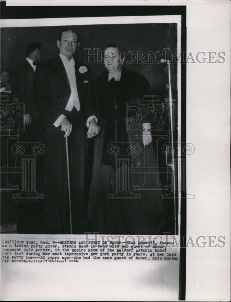 1954 Press Photo Elsa Maxwell, with her guest of honor, composer Cole Porter.- Historic Images