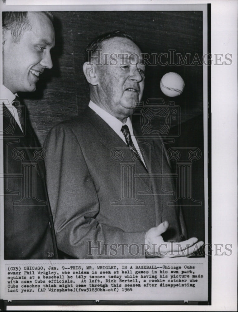 1964 Press Photo Chicago Cubs owner Phil Wrigley idly tosses a baseball- Historic Images