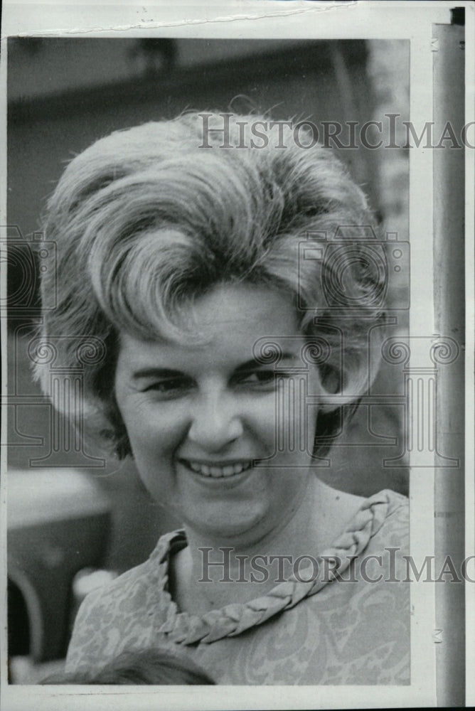 1965 Press Photo Mrs. Faye Stafford, wife of Gemini 6 Astronaut - spw11112- Historic Images