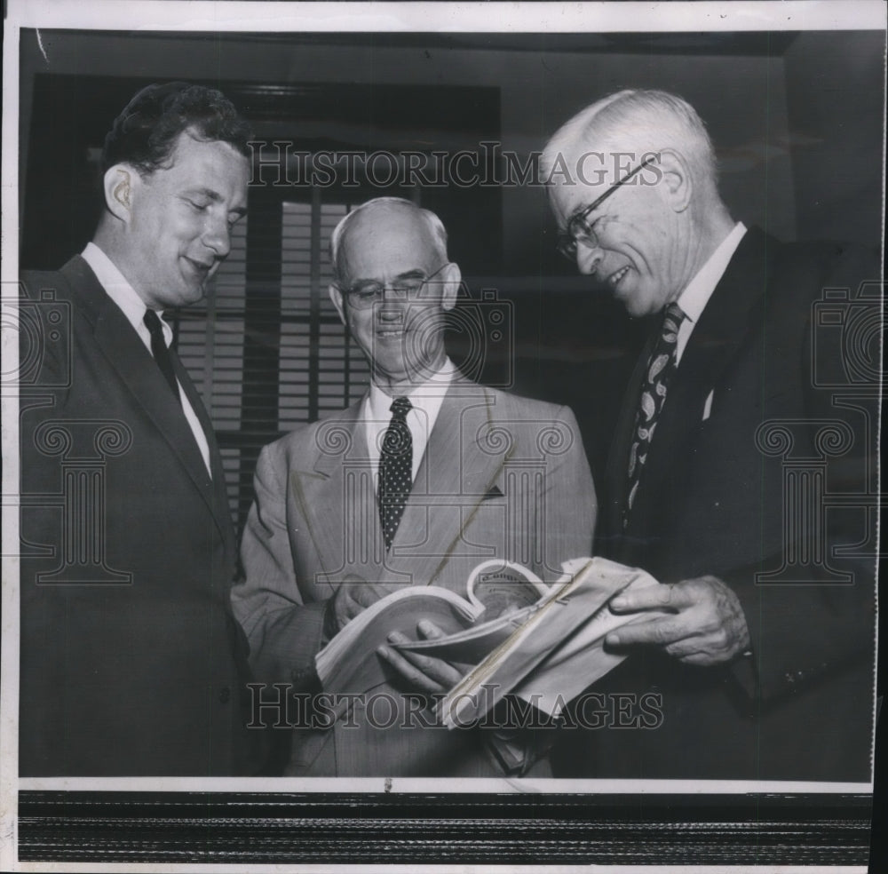 1954 Press Photo Senator Arthur Watkins confers with E. Williams &amp; EW Chadwick- Historic Images