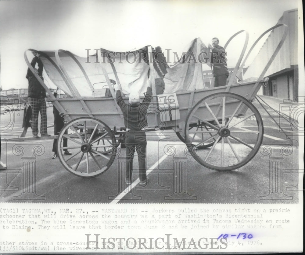 1975 Press Photo Workers prepare prairie schooner for Bicentennial celebration- Historic Images