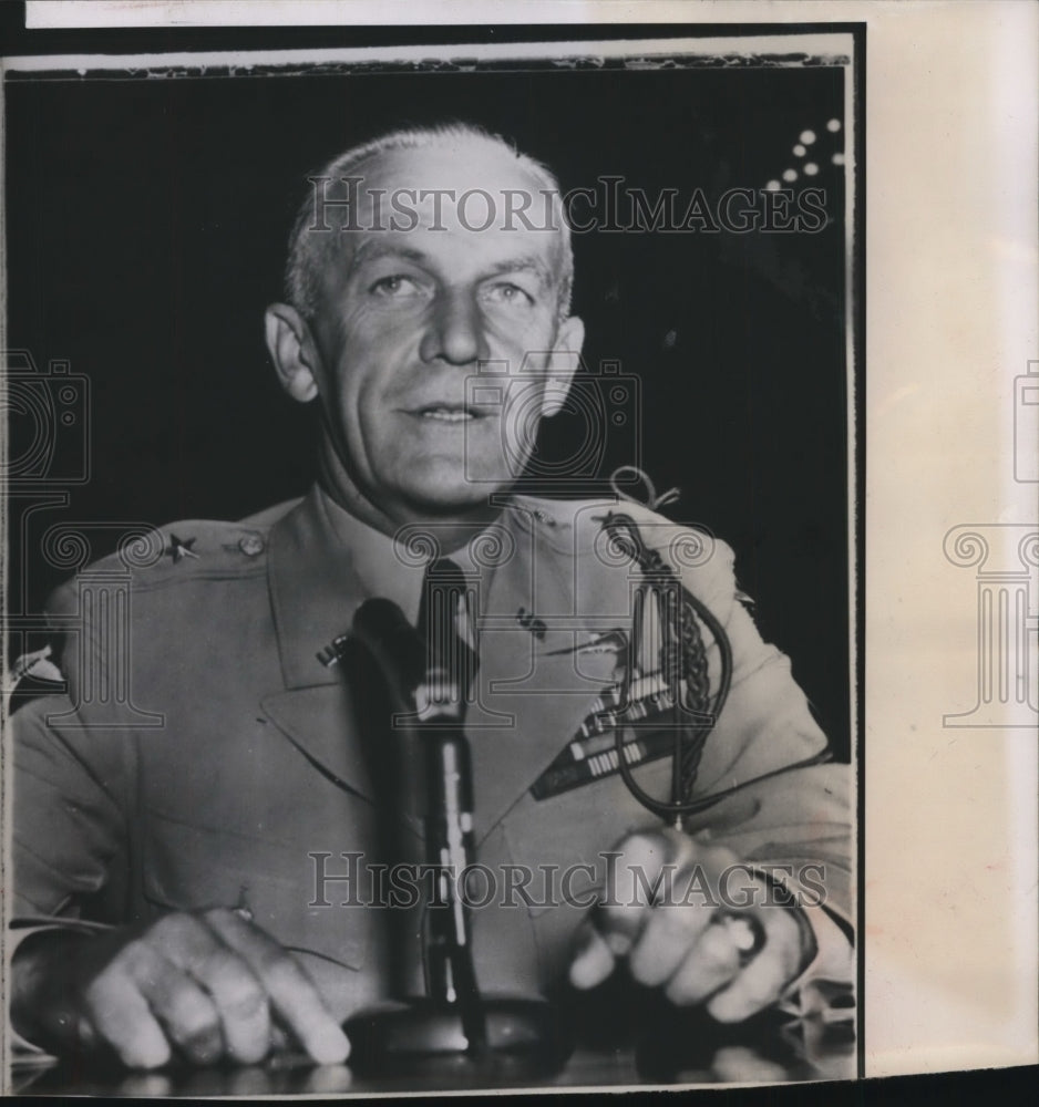 1954 Press Photo Brig. Gen. Ralph Zwicker talks in front of the senate committee- Historic Images