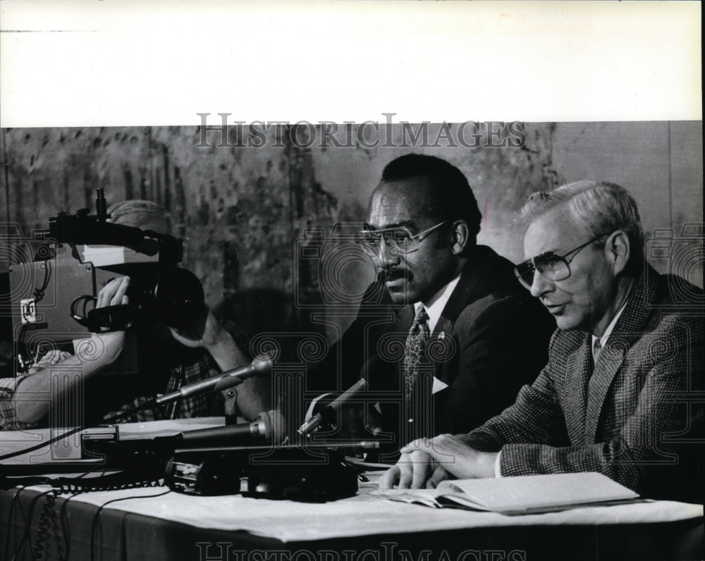 1985 Press Photo Senator George Fleming at a press conference - spx00268- Historic Images