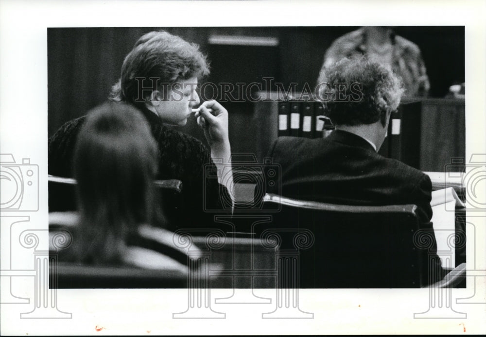 1990 Press Photo Chris Davenport with his lawyer in trial - spx00494- Historic Images