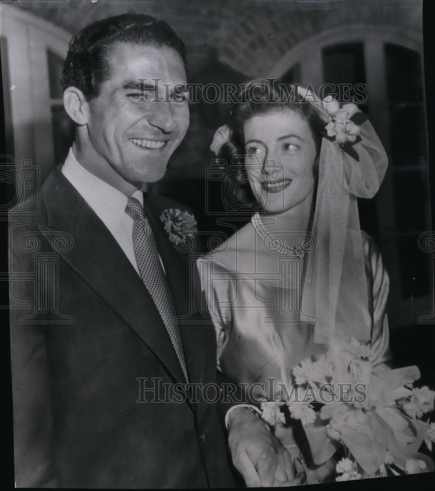 1949 Press Photo Antony Beauchamp &amp; bride Sarah Churchill after marriage- Historic Images