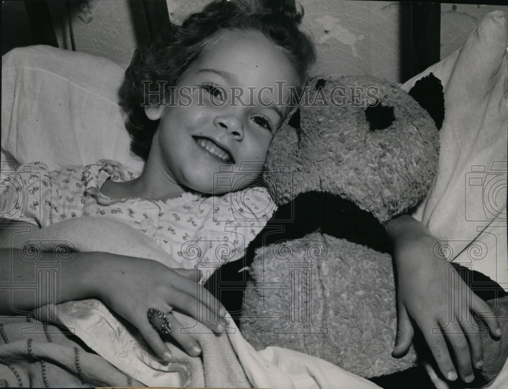 1945 Press Photo Gloria Boyington, daughter of Marine fighter Maj Gregory- Historic Images