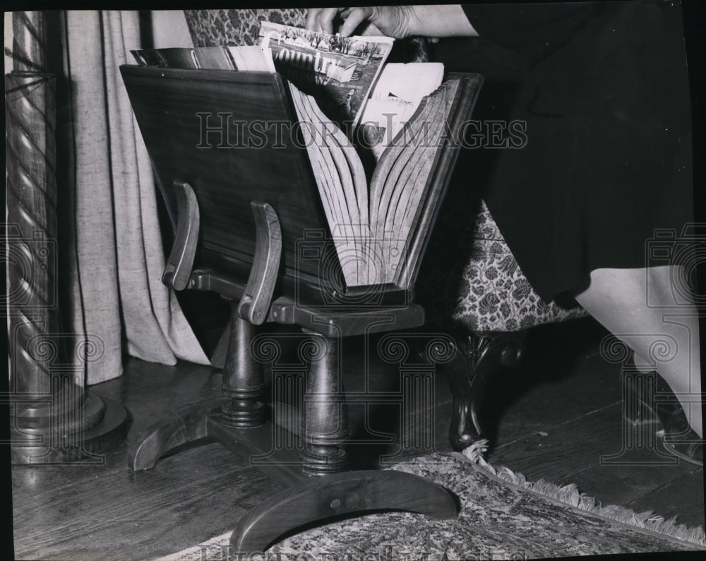 Press Photo Unusual magazine rack, that look liked a book - spx01231- Historic Images