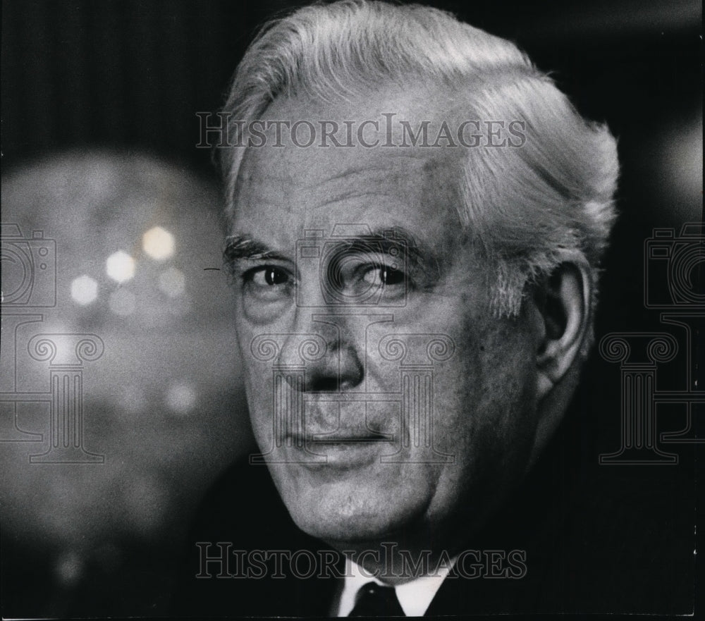 1974 Press Photo Chief Justice Warren E Burger in Supreme Court office ...