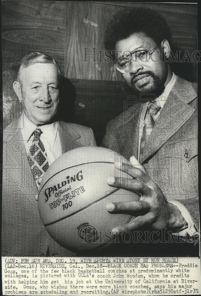 1971 Press Photo Freddie Goss basketball coach and John Wood UCLA&#39;s coach- Historic Images