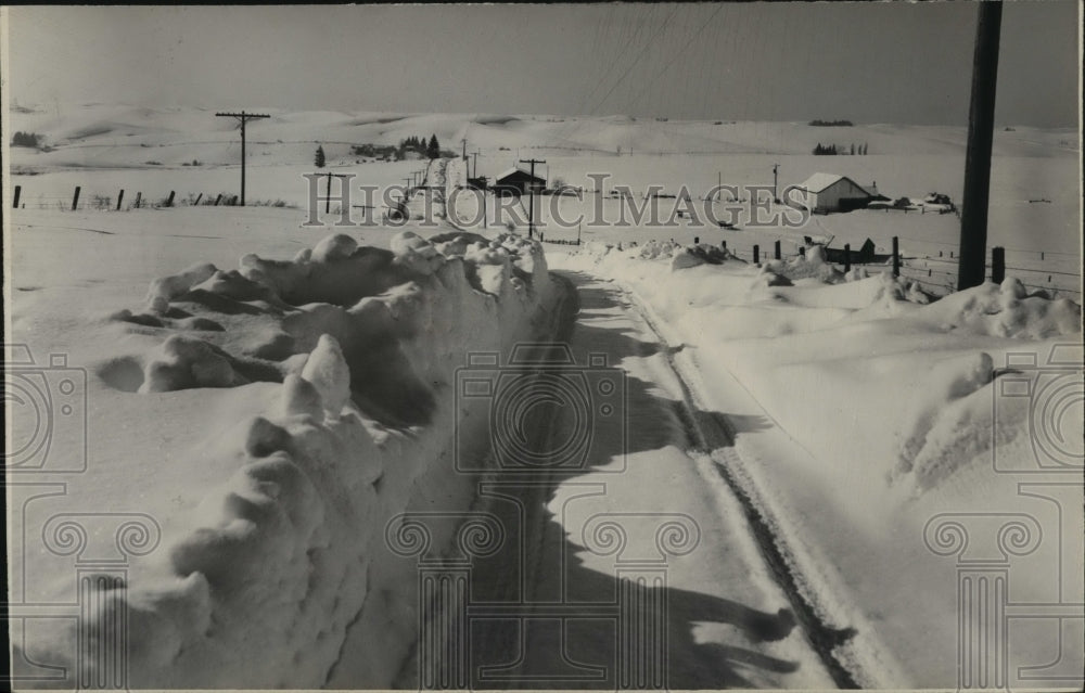 1949 Press Photo Snow Covered Landscape, Country Road - spx17687- Historic Images