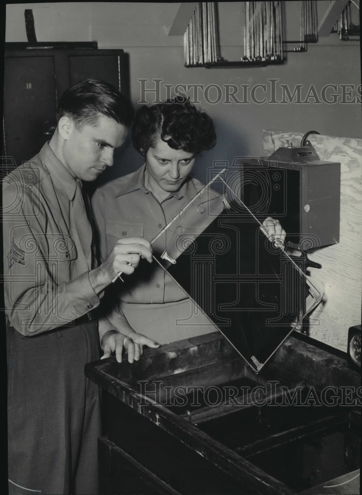 1945 Press Photo Sgt. Schoenthaler and WAC Pvt. White, Fort Wright, Washington- Historic Images