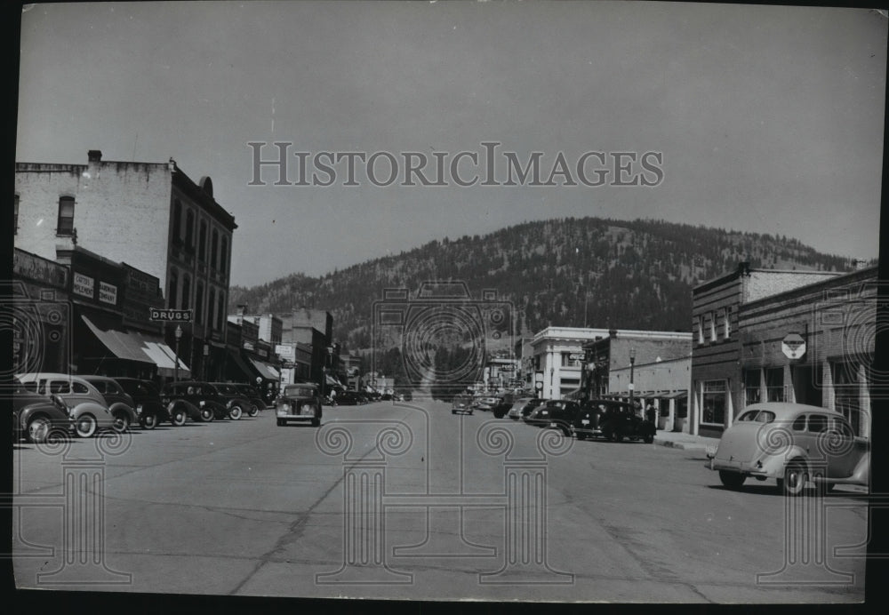 1940 Press Photo Cars parked long downtown street, Colville, Washington- Historic Images