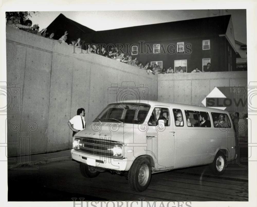 Press Photo Van full of Springfield Teachers on Strike in Massachusetts- Historic Images