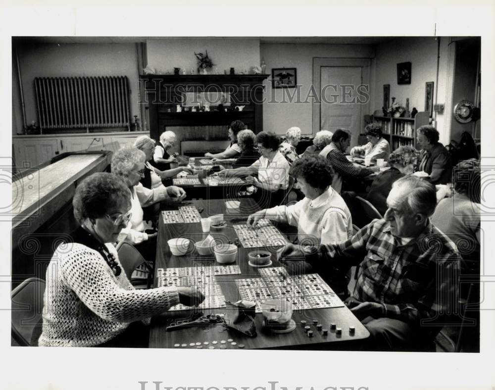 1987 Press Photo Bingo Players in Basement of Ware Senior Center - sra04510- Historic Images