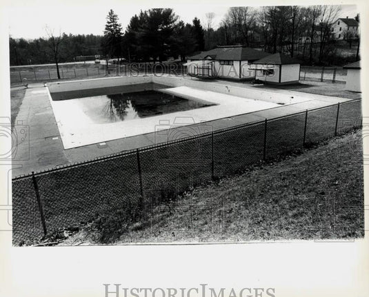 1981 Press Photo Swimming Pool in need of repair in Ware, Massachusetts- Historic Images