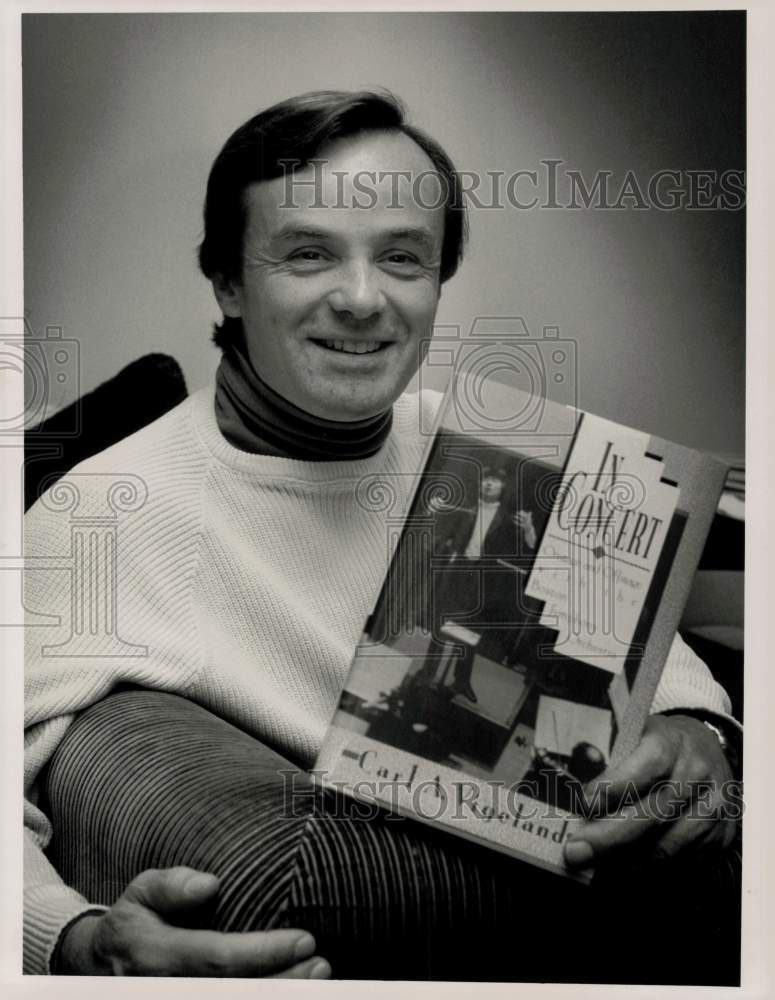 1989 Press Photo Author Carl Vigeland with his book about the Boston Symphony- Historic Images