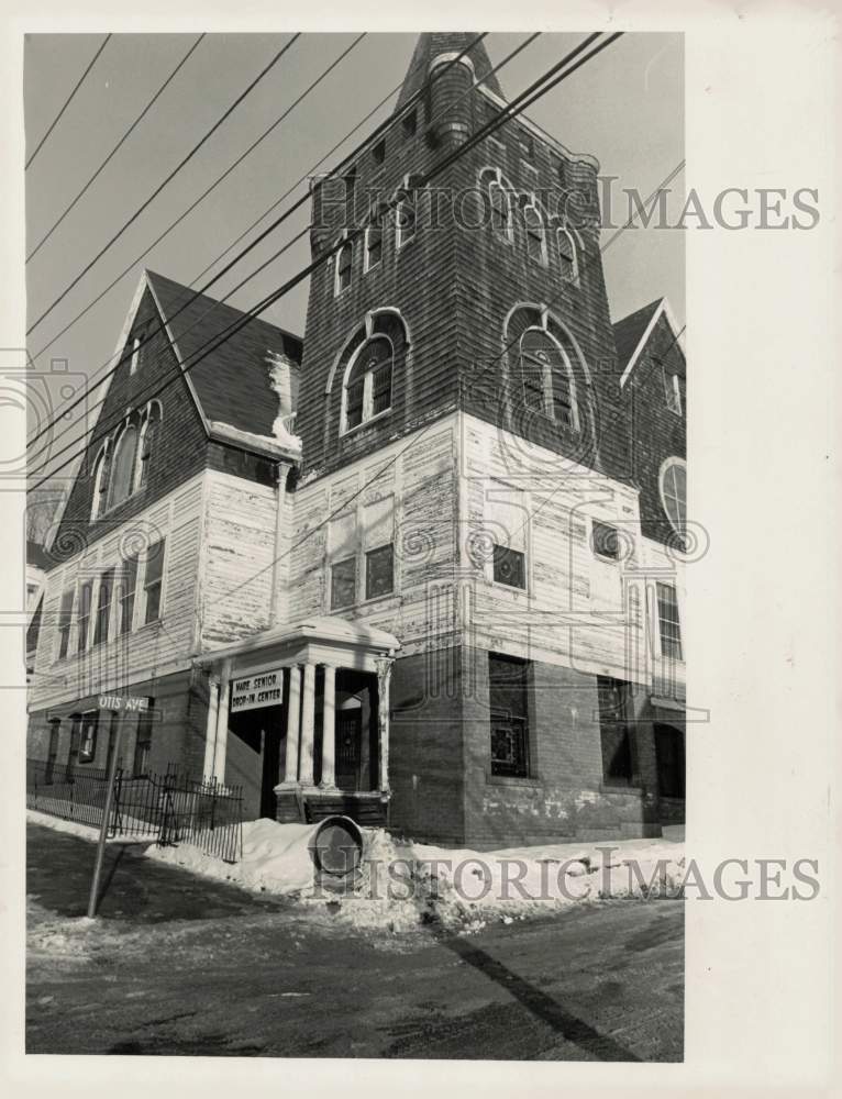 Press Photo Exterior of Ware Senior Drop-In Center - sra05492- Historic Images