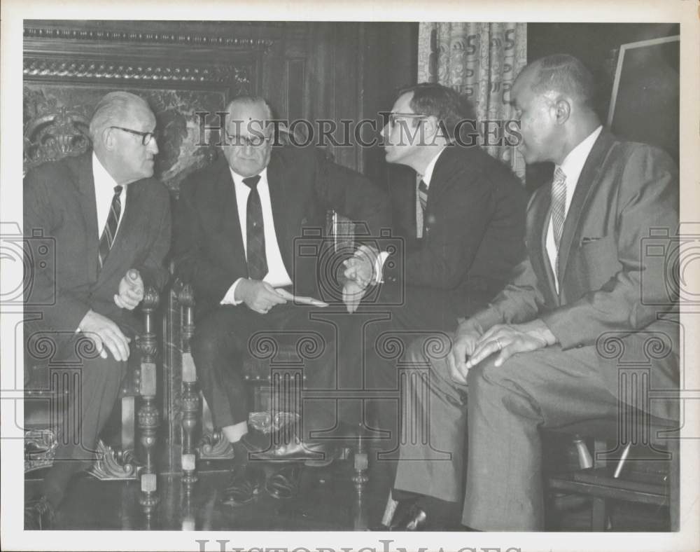 1969 Press Photo Four Men seated in Discussion - sra06400