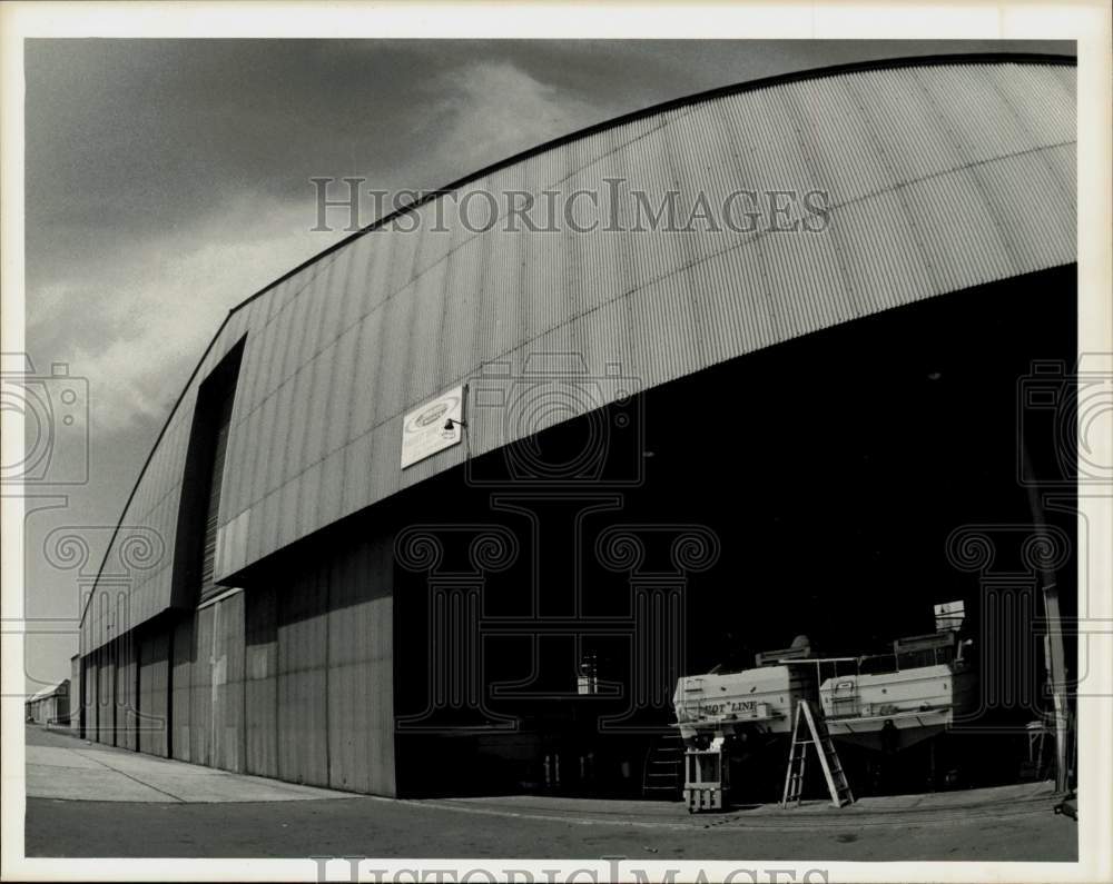 1982 Press Photo Bassett Boat Building for Storage in Westover Industrial Park- Historic Images