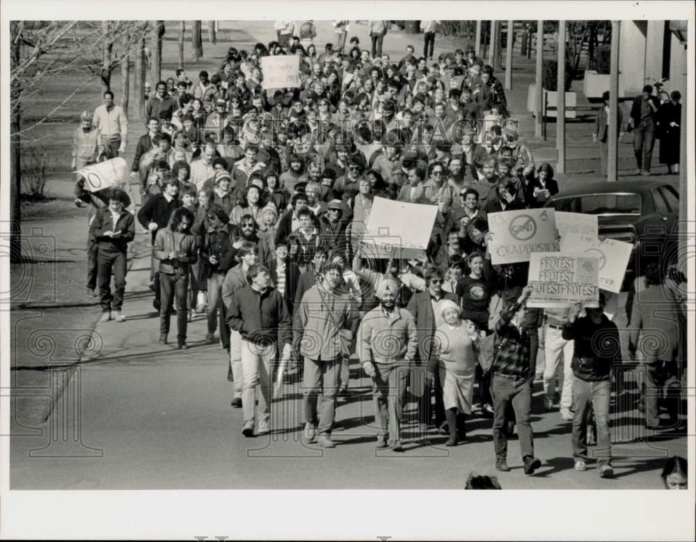 1985 Press Photo University of Massachusetts Graduate Students Protest Fee Hike- Historic Images