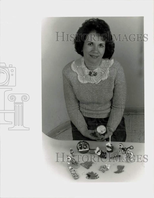 1992 Press Photo Patricia Abrum Desroches of Westfield with Christmas Ornaments- Historic Images