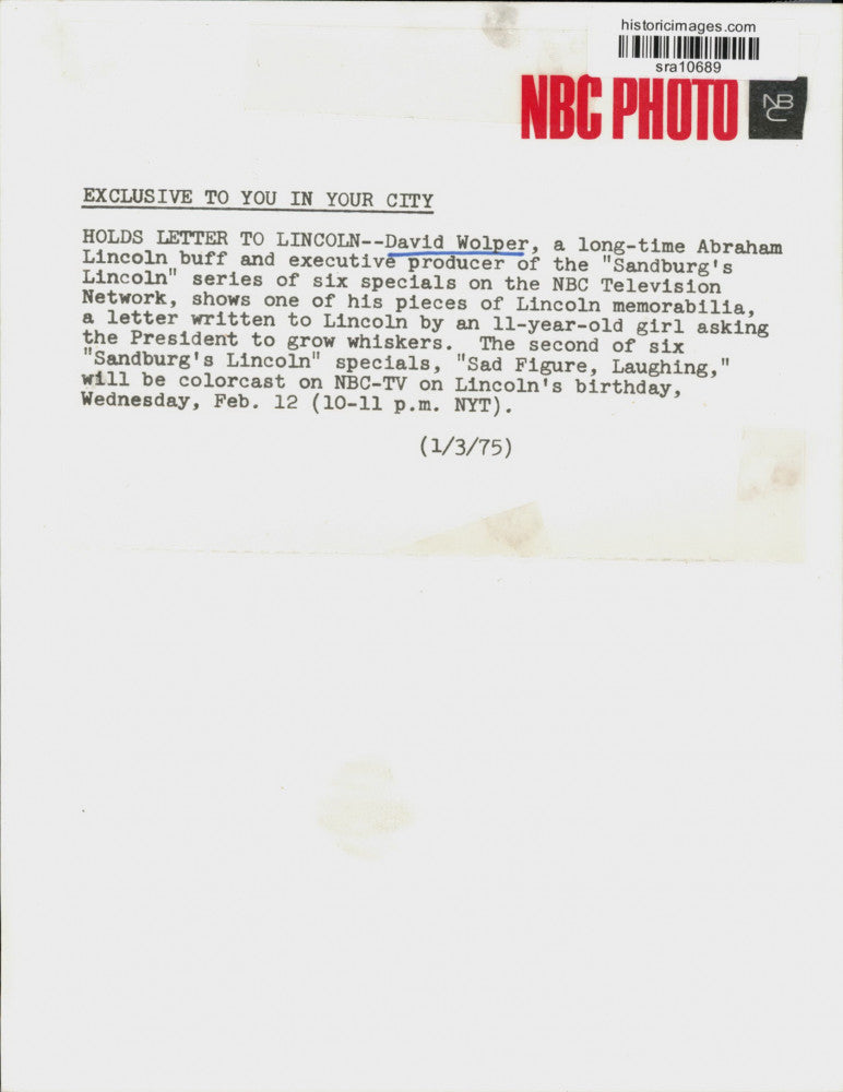 1975 Press Photo David Wolper with Abraham Lincoln Memorabilia on NBC-TV