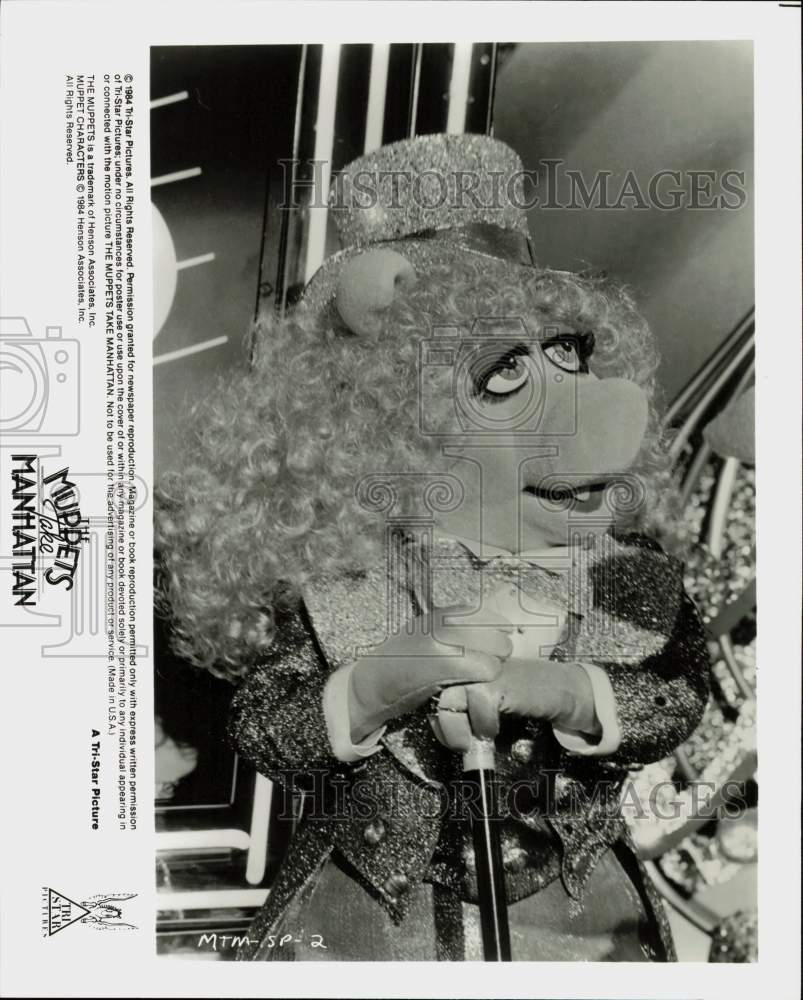 1984 Press Photo Miss Piggy in &quot;The Muppets Take Manhattan&quot; Movie - sra10780- Historic Images