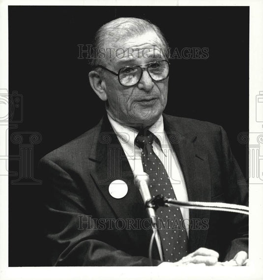 1990 Press Photo District Attorney candidate Phillip Castleman speaks at meeting- Historic Images