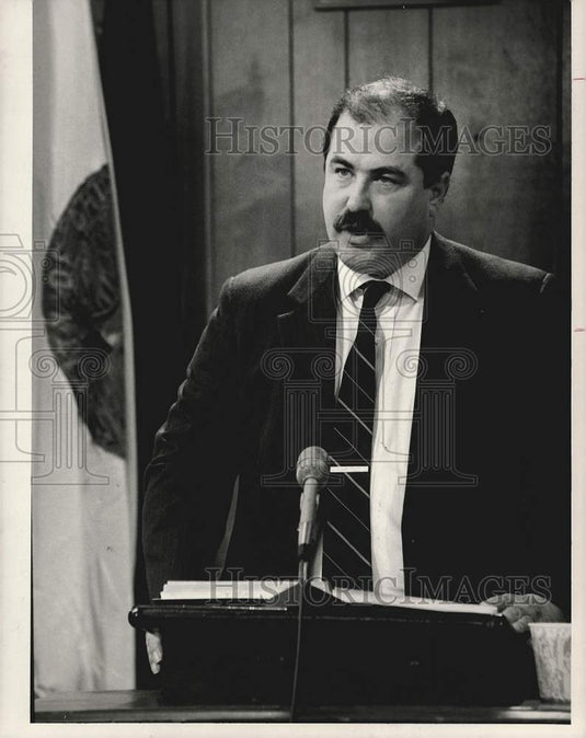 1990 Press Photo Mayor Joseph Chessey Jr. during State of the City address- Historic Images