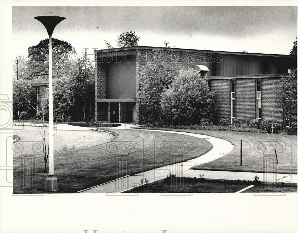 1990 Press Photo An exterior view of the former Ampad building in Holyoke- Historic Images