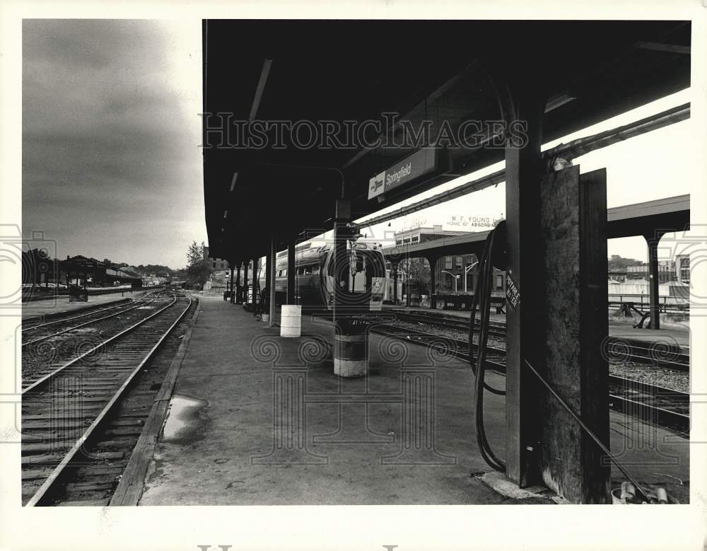 1985 Press Photo Springfield&#39;s Amtrak Station view from track level - sra14140- Historic Images