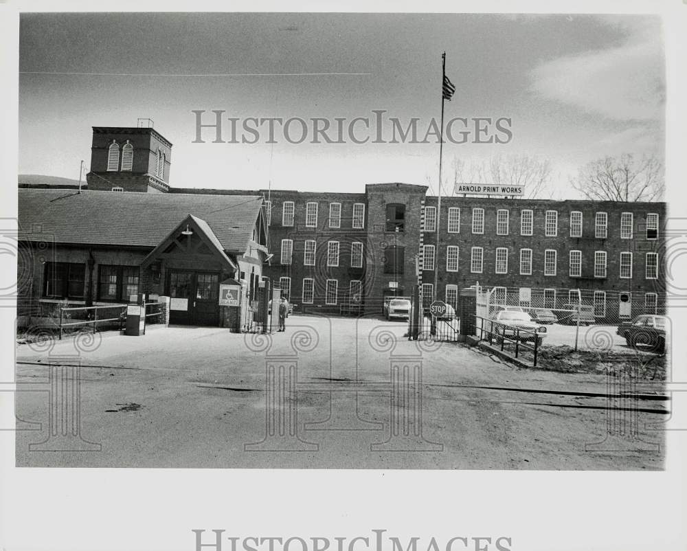 1982 Press Photo General view outside the Arnold Print Works in Pittsfield- Historic Images