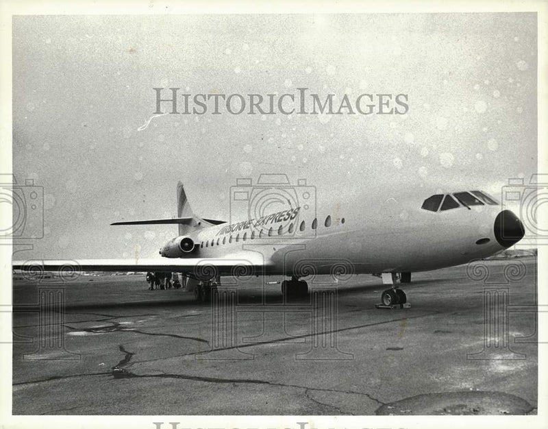 Load image into Gallery viewer, 1982 Press Photo Caravelle plane given to Bradley Air Museum - sra14982
