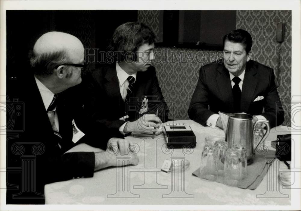 Press Photo Don Ebbeling &amp; Father Talk with President Ronald Reagan - sra18508- Historic Images