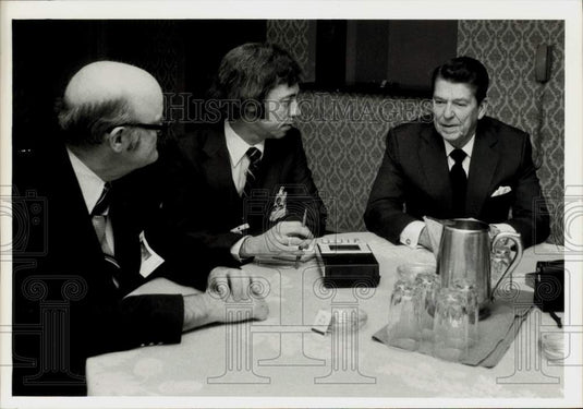 Press Photo Don Ebbeling & Father Talk with President Ronald Reagan - sra18508- Historic Images