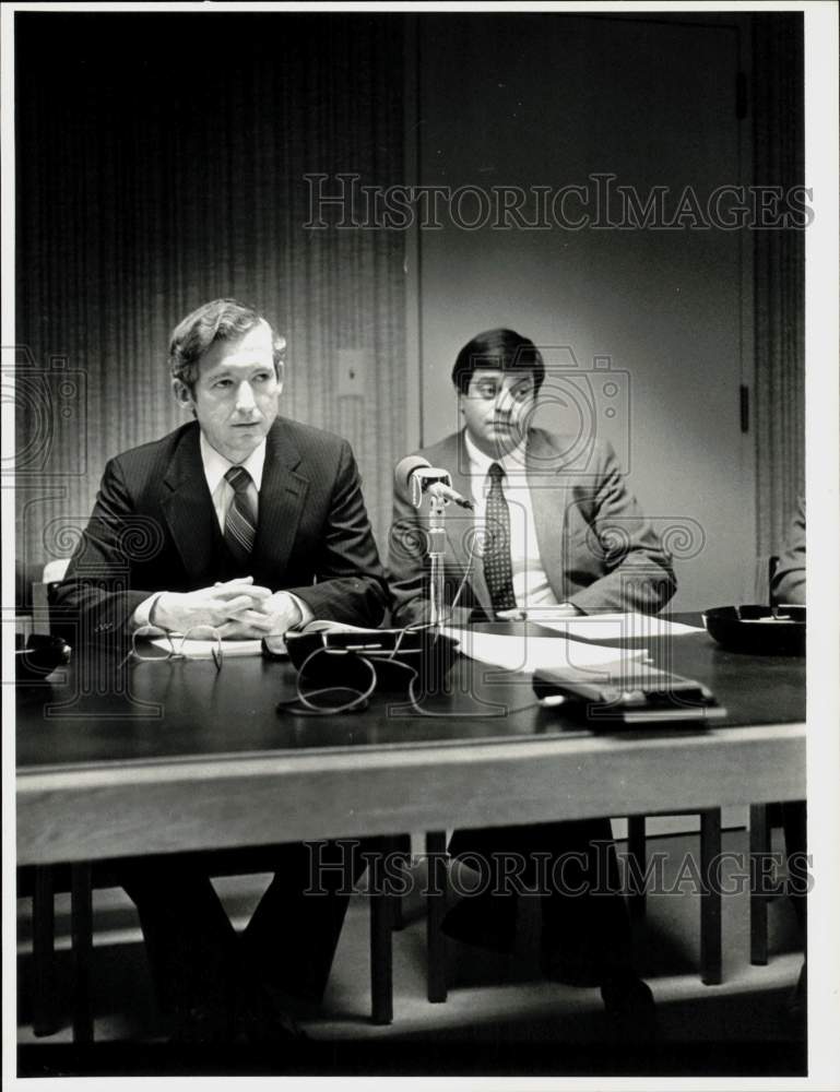 Press Photo Captech Inc. President Herbert L. Rice &amp; Man Attend Meeting- Historic Images