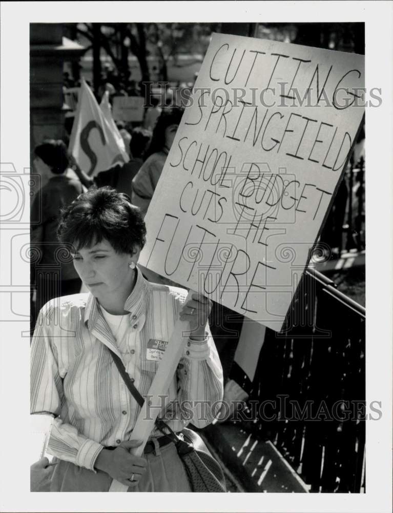 1990 Press Photo Christine Hutchinson holds protest sign at Boston rally- Historic Images