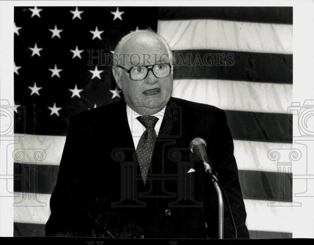 1990 Press Photo Michael J. Donohue Speaks at Veterans Ceremony, Holyoke- Historic Images