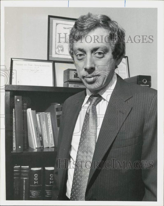 1981 Press Photo Ken Cote of Massachusetts Commission Against Discrimination- Historic Images