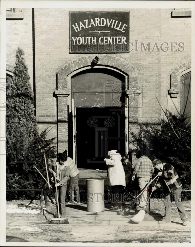 Press Photo Workers clean walkway at Hazardville Youth Center, Connecticut