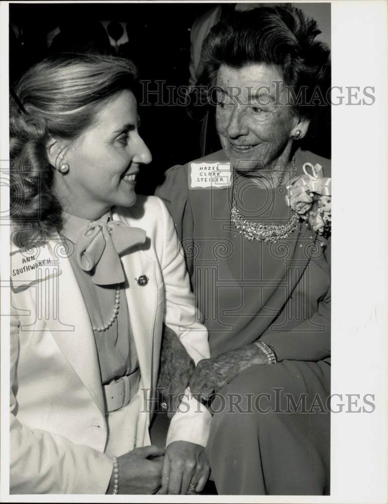 1986 Press Photo Ann Southworth and Hazel Steiger at Classical scholarship event- Historic Images